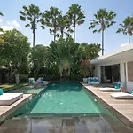 4 Bedroom Villa With Pool, Central Location Seminyak