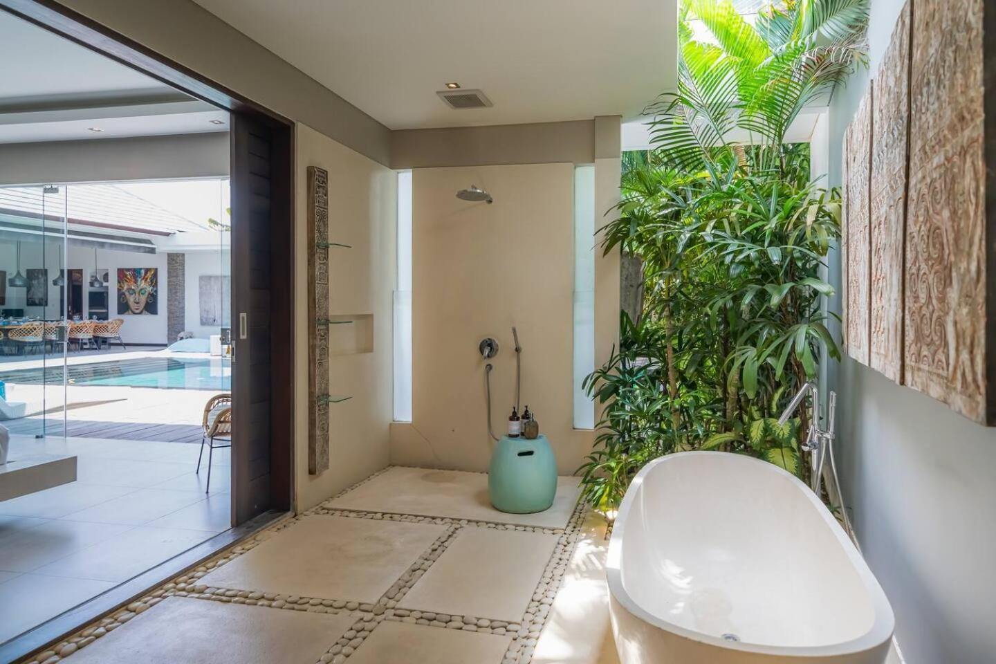 Villa 4 Bedroom With Pool, Location Seminyak (Bali)
