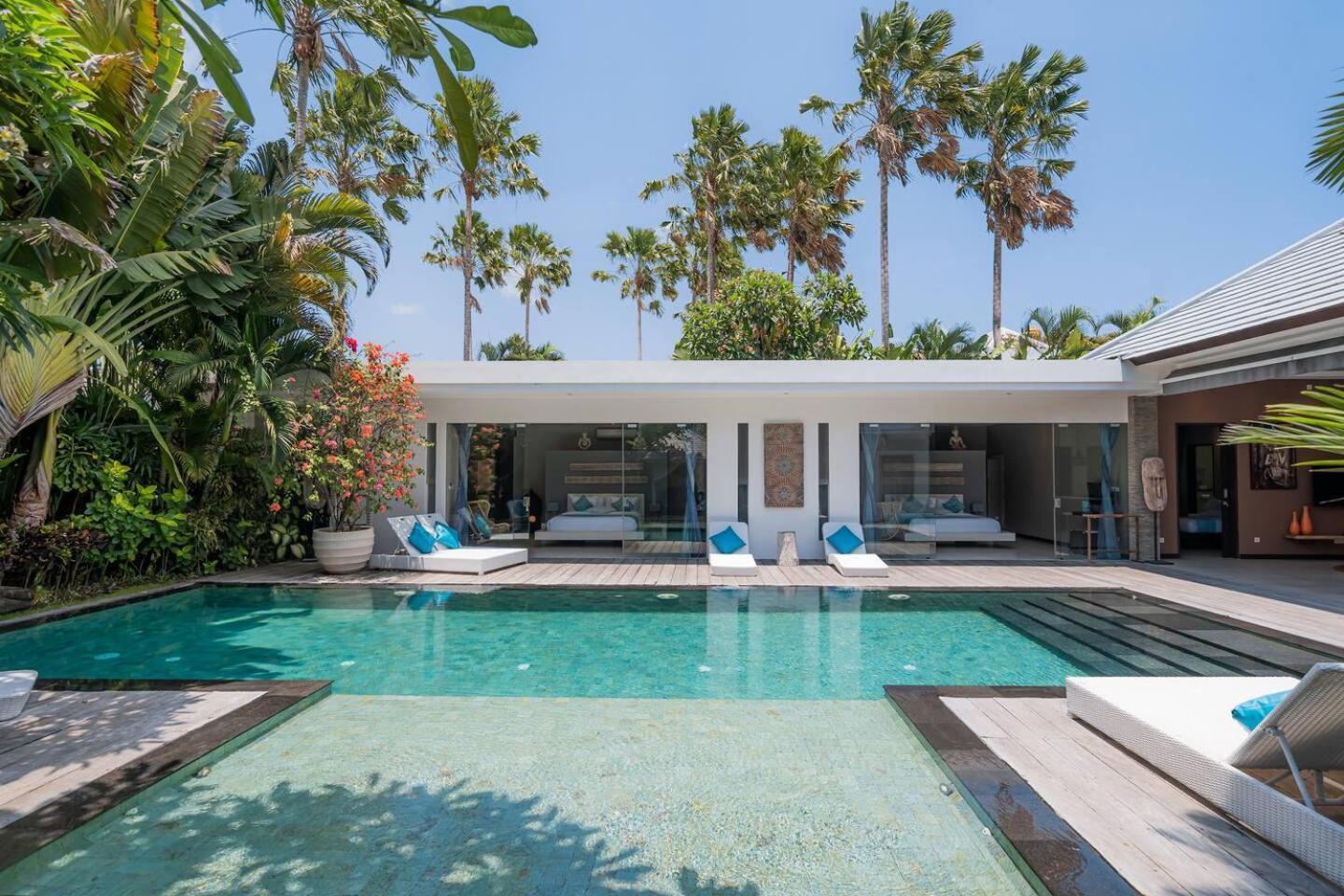 Villa 4 Bedroom With Pool, Location *